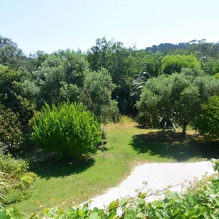 Agreable Fleurie Sur L'ile De *